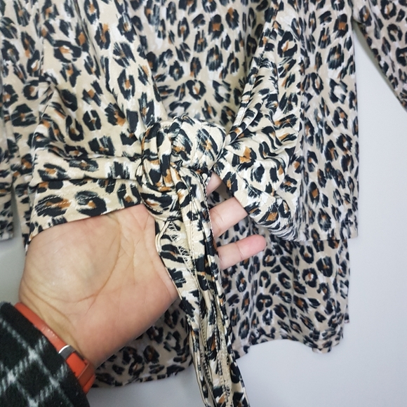 Signature Collection Animal Print 3/4 Sleeves Stretch Top - Picture 3 of 7